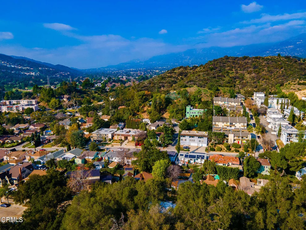 Unit for sale at 2 Vista Del Verde Drive, Glendale, CA 91208
