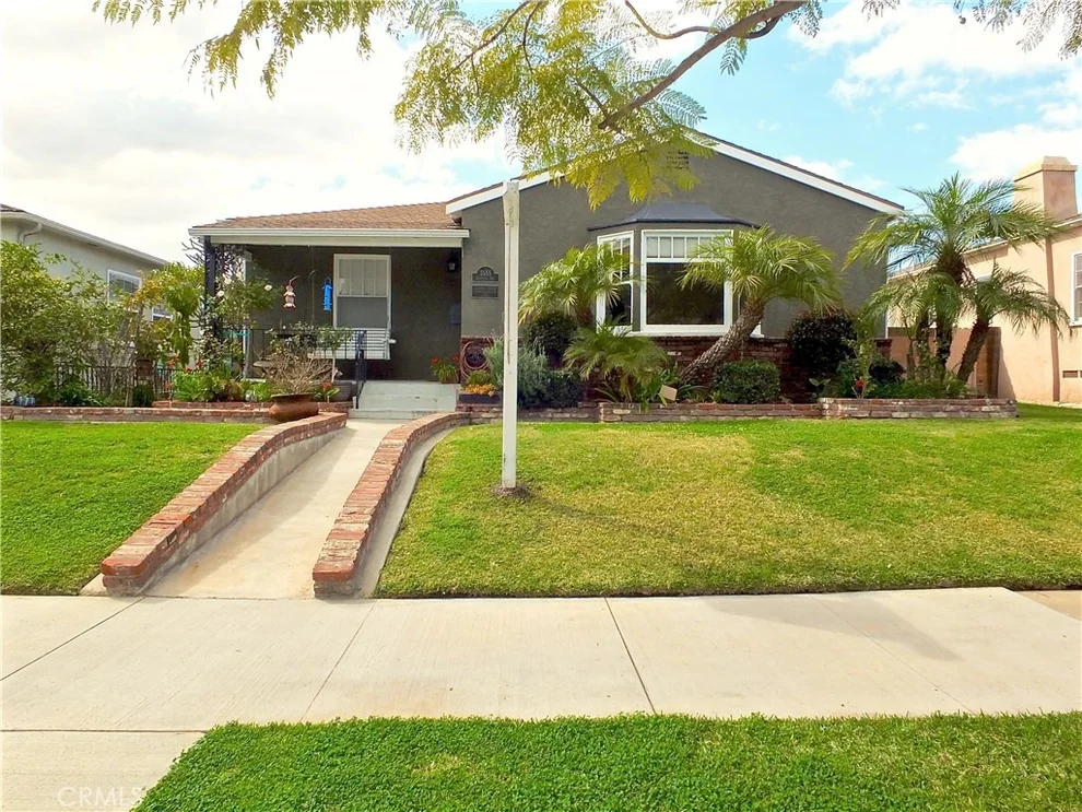 Unit for sale at 3555 Gardenia Avenue, Long Beach, CA 90807