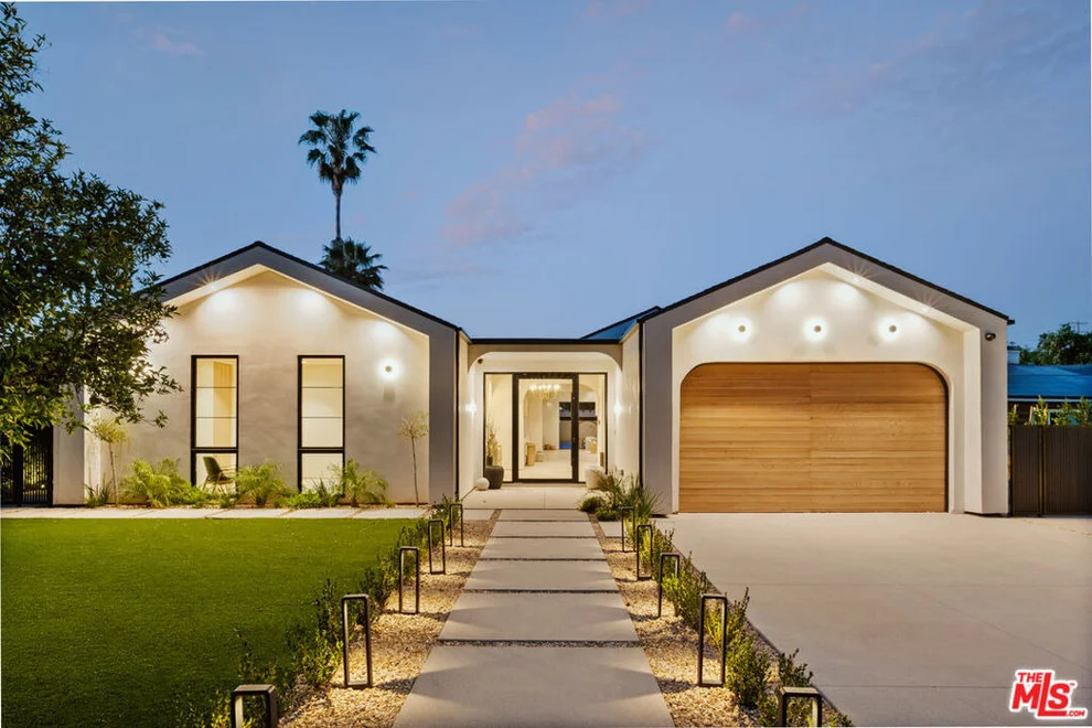 Unit for sale at 22821 Collins Street, Woodland Hills, CA 91367