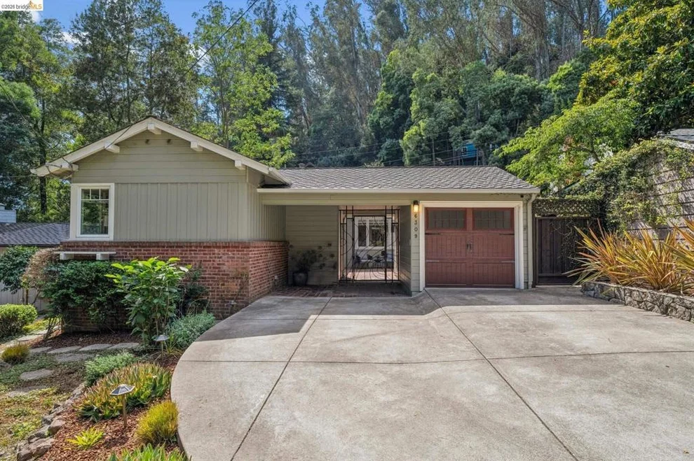 Unit for sale at 6309 Pinehaven Rd, Oakland, CA 94611