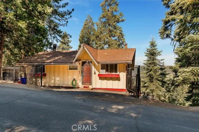 Unit for sale at 25148 Valle Drive, Crestline, CA 92325