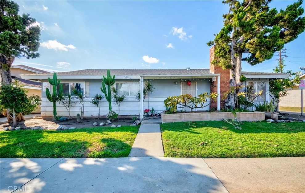 Unit for sale at 15821 S Myrtle, Tustin, CA 92780