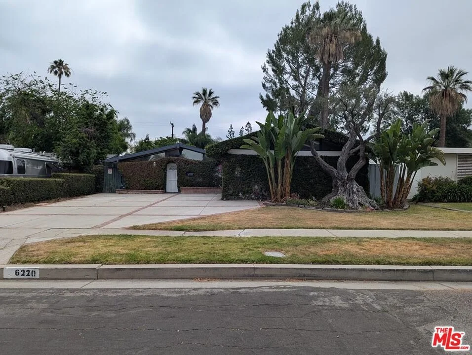 Unit for sale at 6220 Oakdale Avenue, Woodland Hills, CA 91367