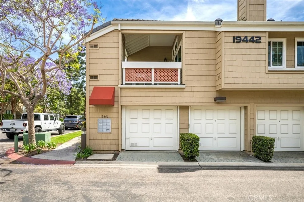 Unit for sale at 19442 Sunray Ln, Huntington Beach, CA 92648