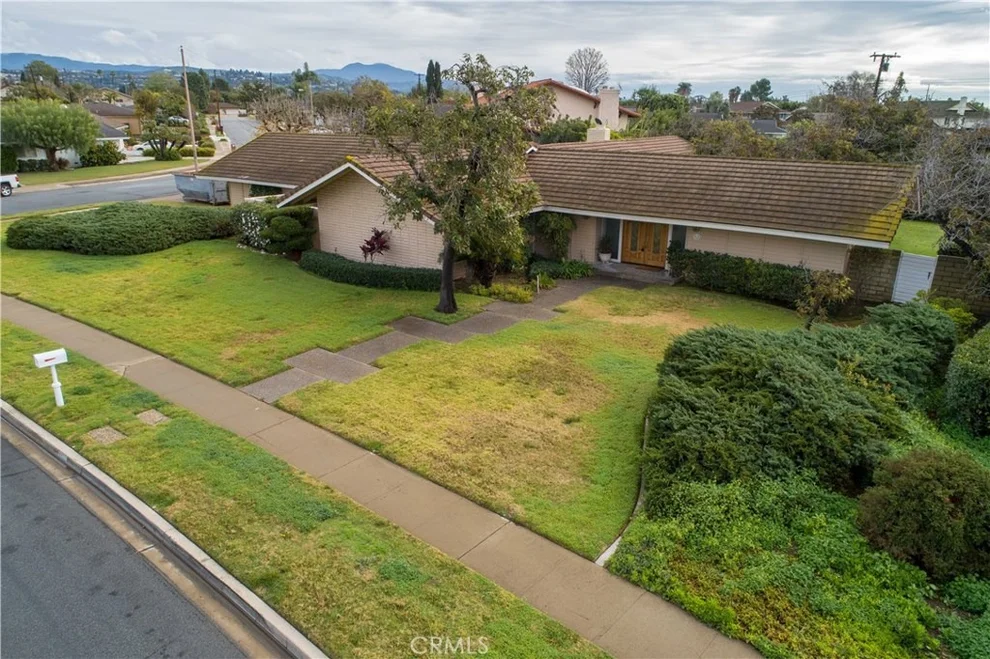 Unit for sale at 13762 Carlsbad Drive, Santa Ana, CA 92705