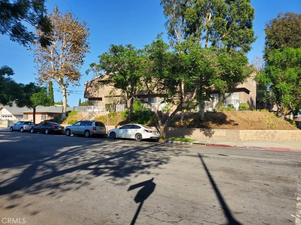 Unit for sale at 3120 Halldale Avenue, Los Angeles, CA 90018