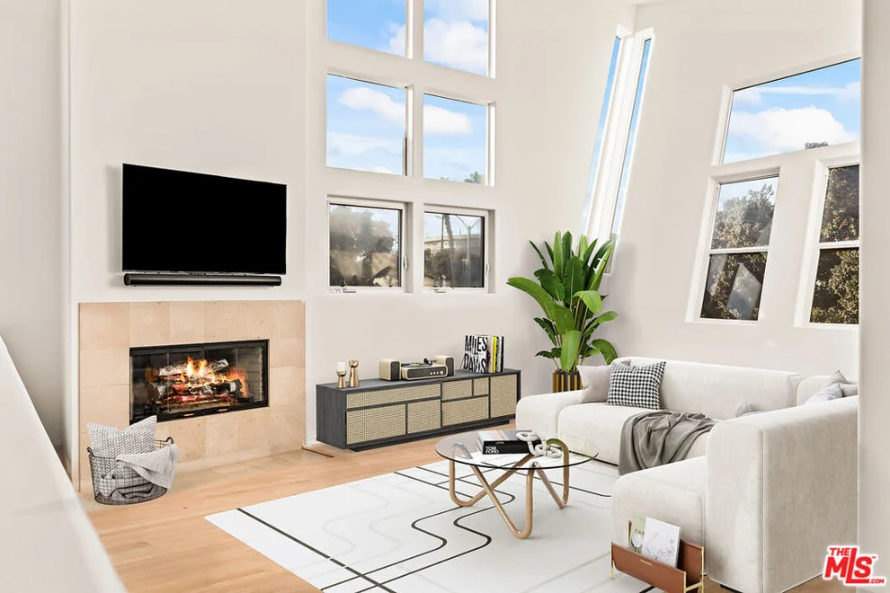 Unit for sale at 502 Rosecrans Avenue, Manhattan Beach, CA 90266