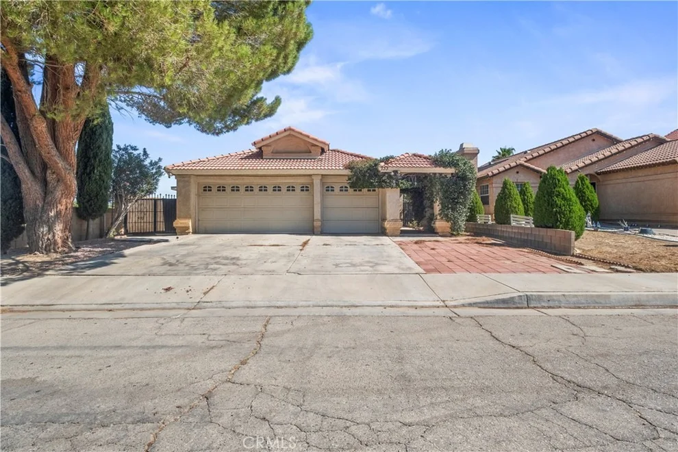 Unit for sale at 733 E Avenue J12, Lancaster, CA 93535