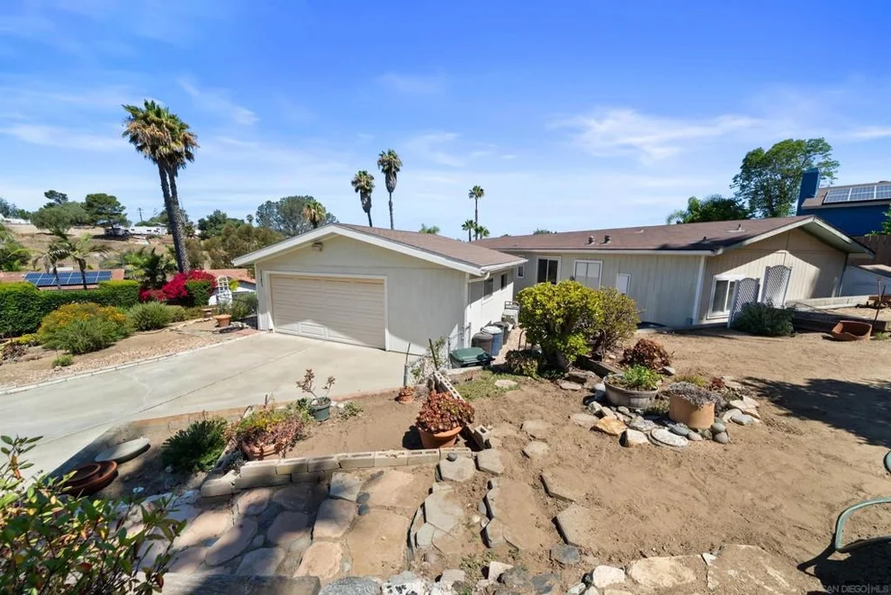 Unit for sale at 1121 Vista Bonita, Vista, CA 92083