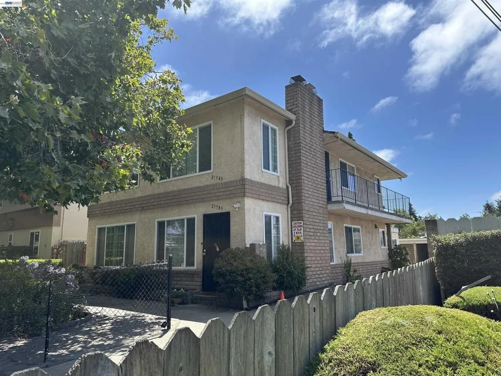 Unit for sale at 21585 Montgomery St, Hayward, CA 94541