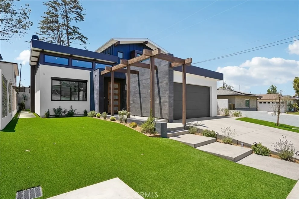 Unit for sale at 17003 Haas Avenue, Torrance, CA 90504