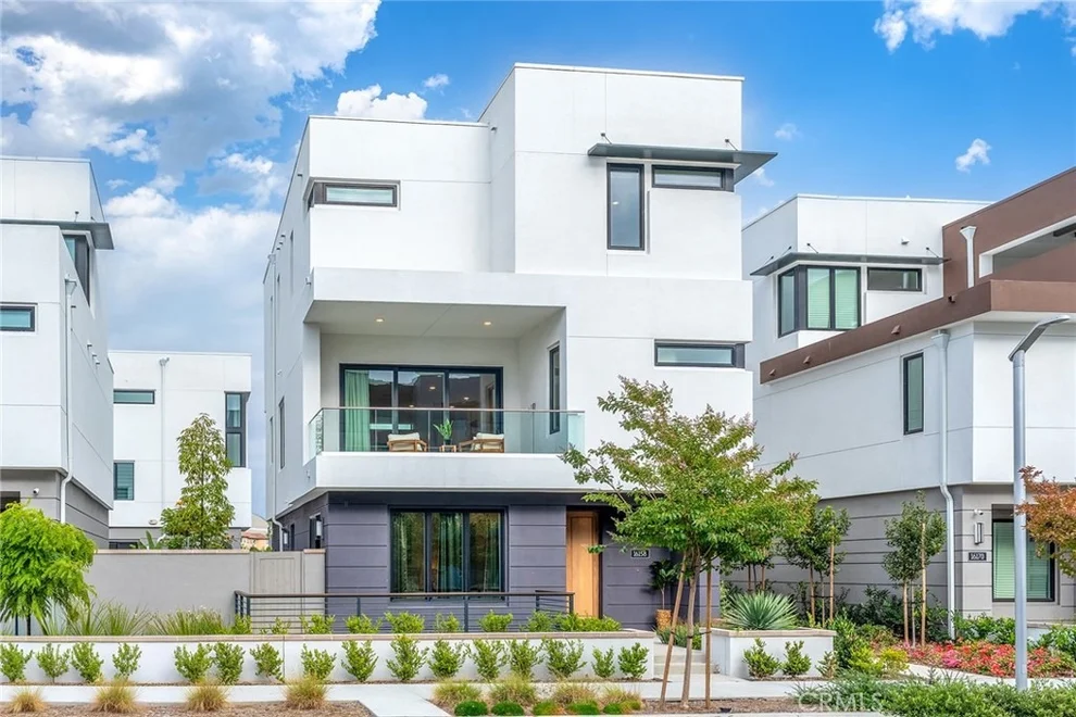 Unit for sale at 16158 Veterans Way, Tustin, CA 92782