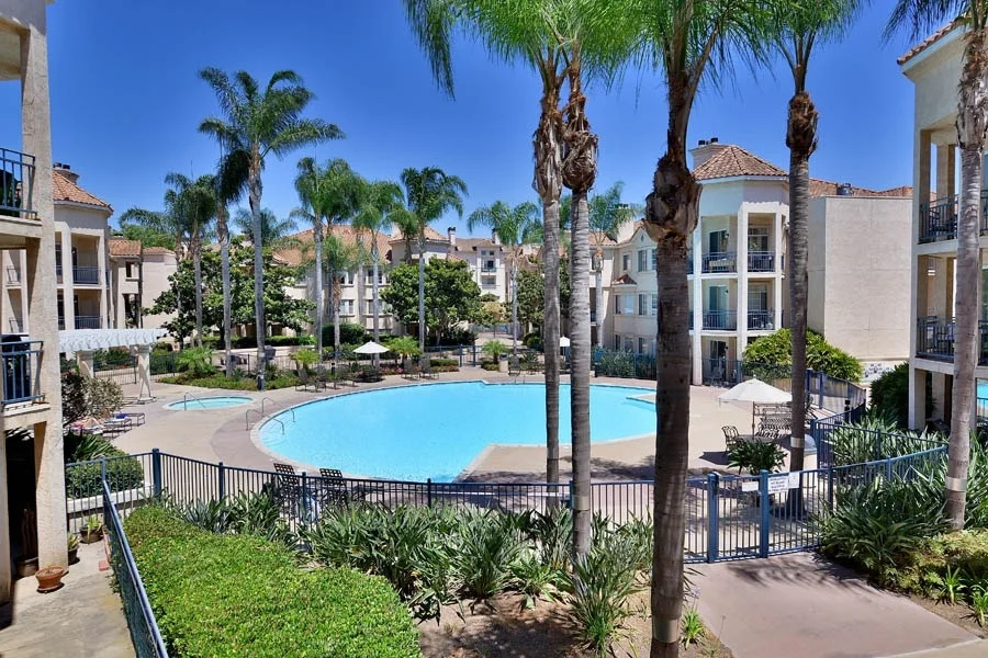 Unit for sale at 550 Camino De La Reina, San Diego, CA 92108