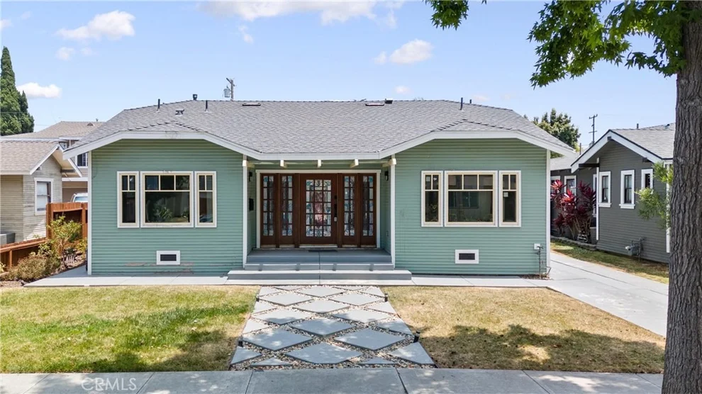 Unit for sale at 506 Newport Avenue, Long Beach, CA 90814