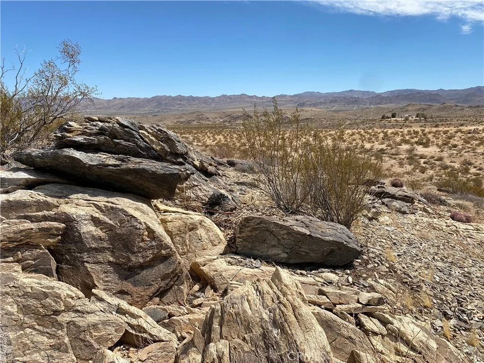 Unit for sale at 3025 Flamingo Avenue, Joshua Tree, CA 92252