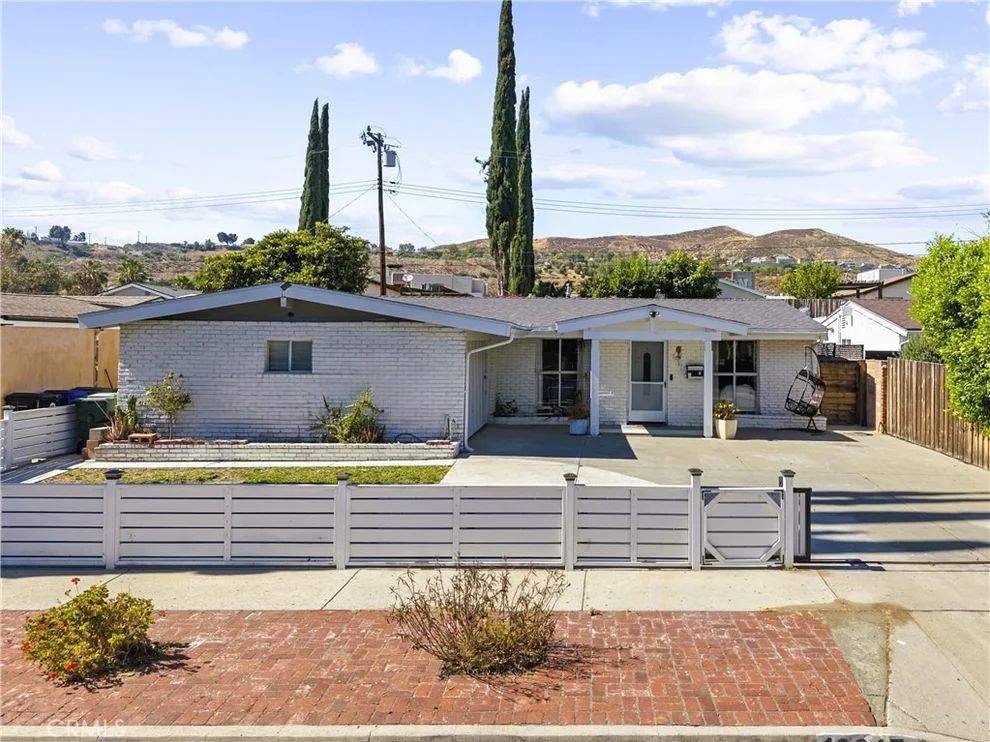 Unit for sale at 19347 Four Oaks Street, Canyon Country, CA 91351
