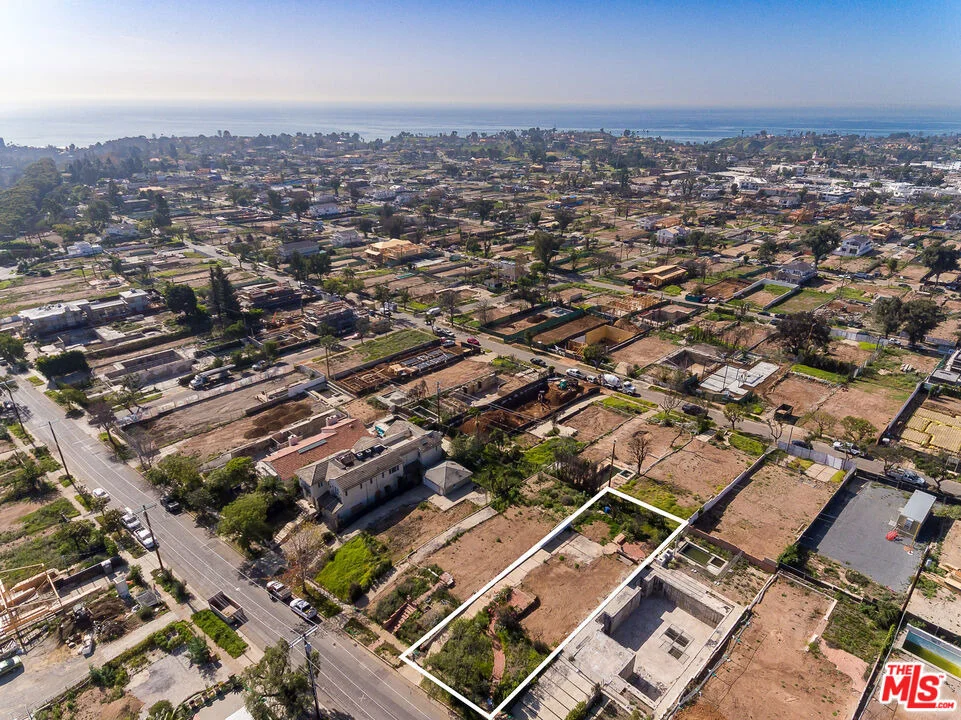 Unit for sale at 1041 Chautauqua Boulevard, Los Angeles, CA 90272