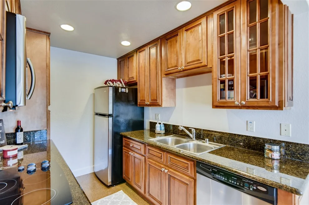 Unit for sale at 8561 Villa La Jolla Drive, La Jolla, CA 92037