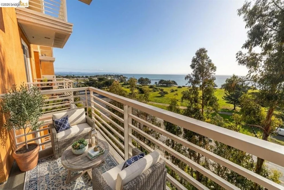 Unit for sale at 301 Crescent Ct, San Francisco, CA 94134