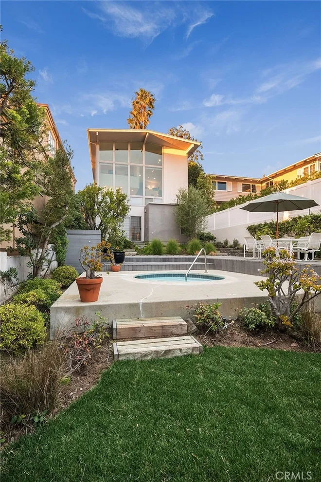 Unit for sale at 822 6th Street, Manhattan Beach, CA 90266