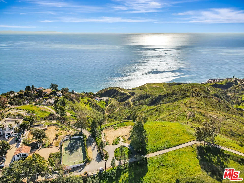 Unit for sale at 20960 Approx. Big Rock Drive, Malibu, CA 90265