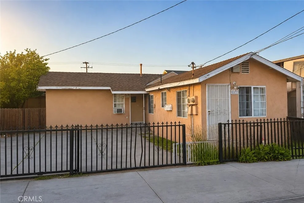 Unit for sale at 2031 E Spaulding Way, Long Beach, CA 90804