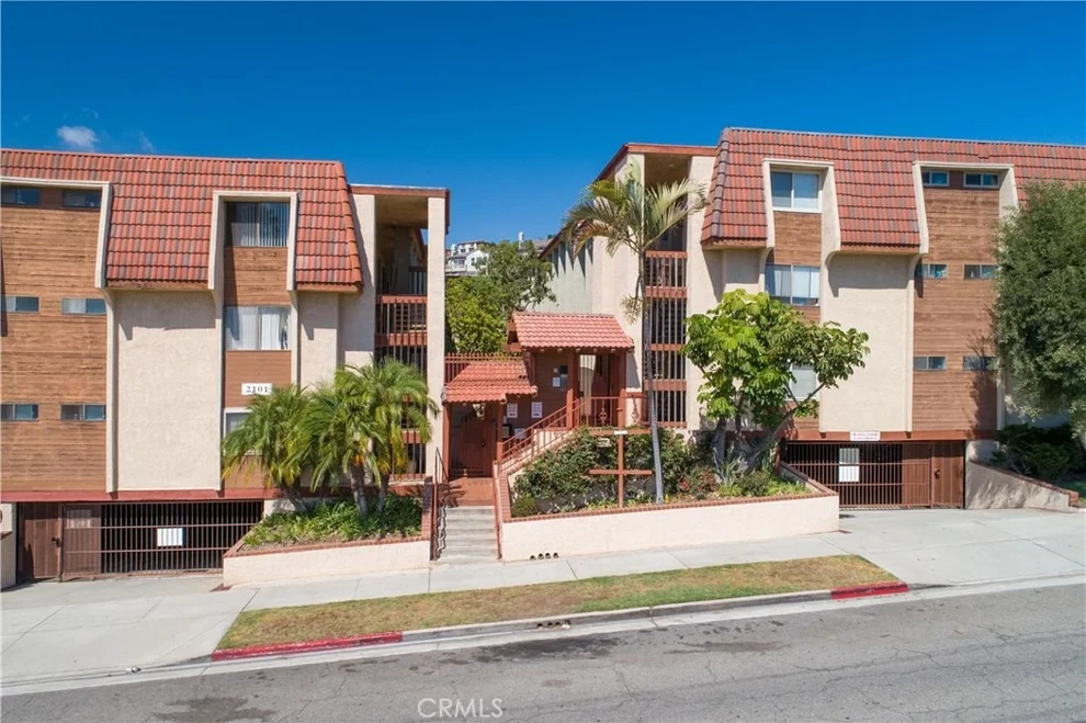 Unit for sale at 2101 E 21st Street, Signal Hill, CA 90755