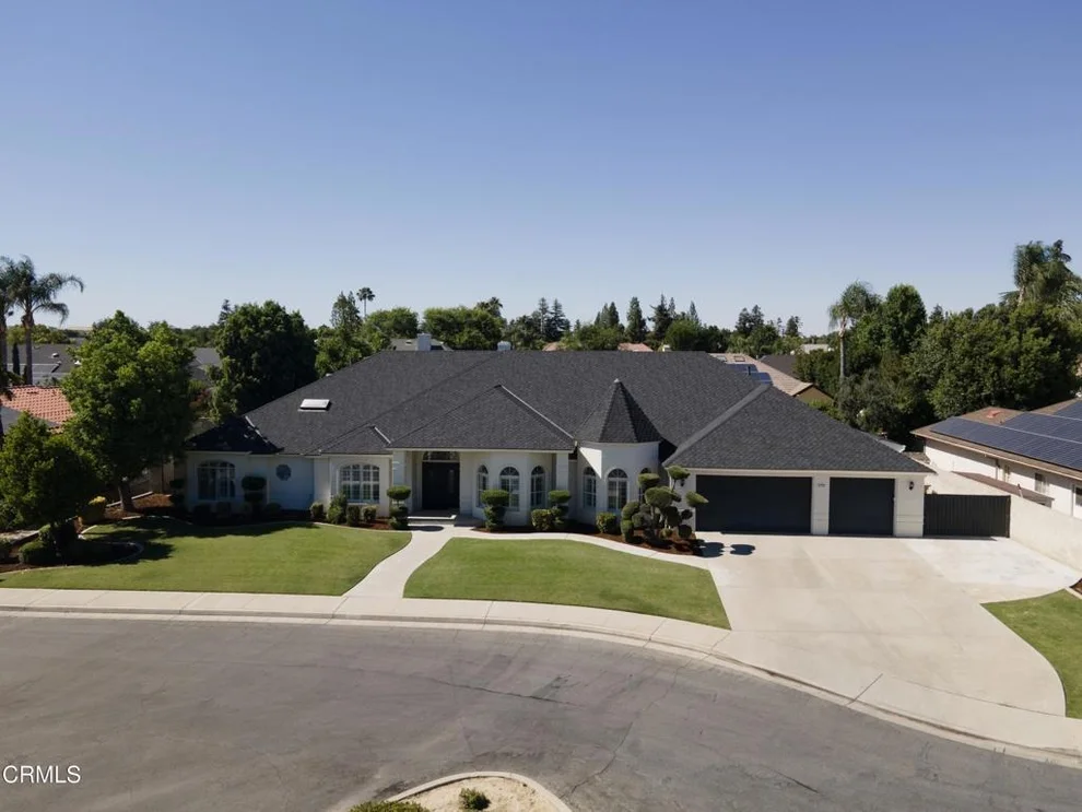 Unit for sale at 9100 Saint Cloud Lane, Bakersfield, CA 93311