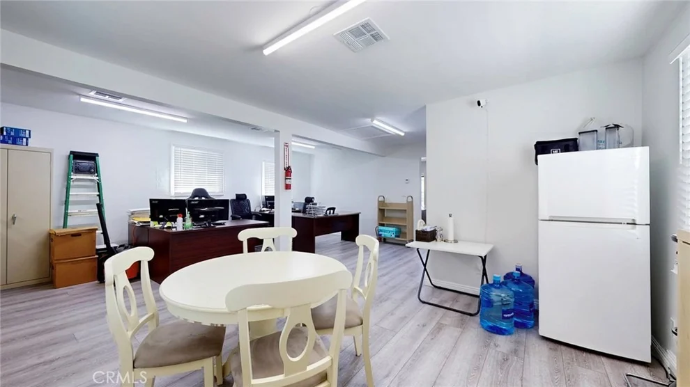Unit for sale at 6851 Foothill Boulevard, Tujunga, CA 91042