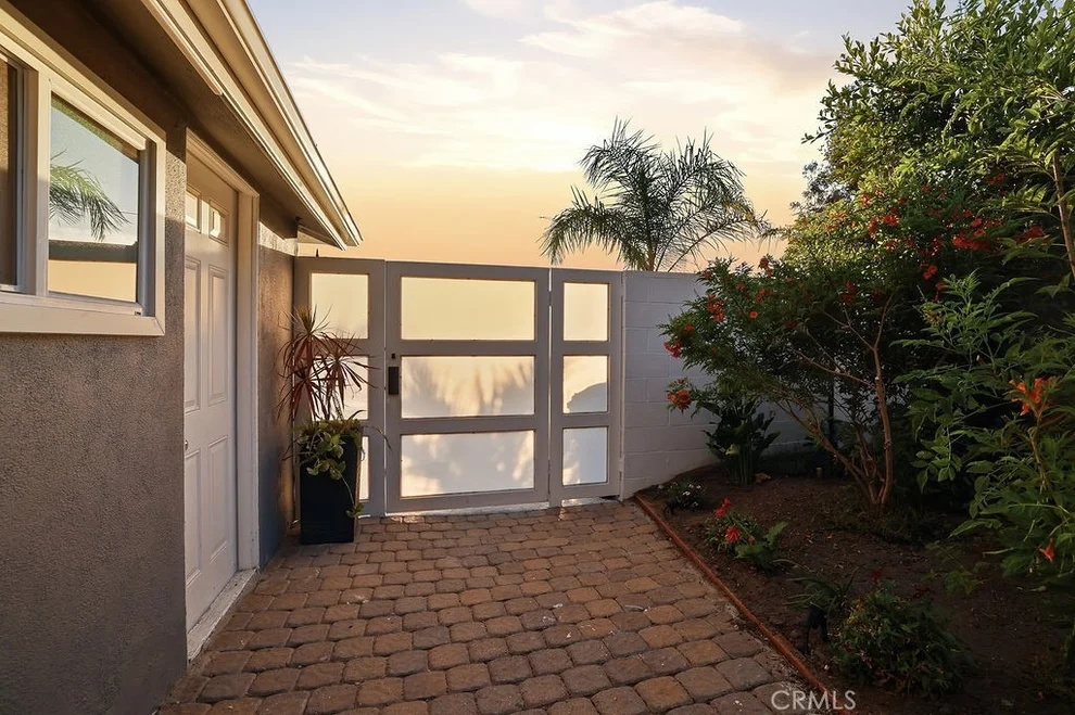 Unit for sale at 6951 Bellclaire, Tujunga, CA 91042