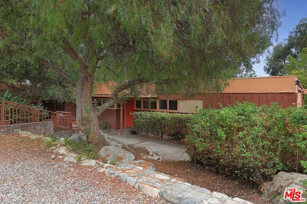Unit for sale at 2342 Panorama Drive, La Crescenta, CA 91214