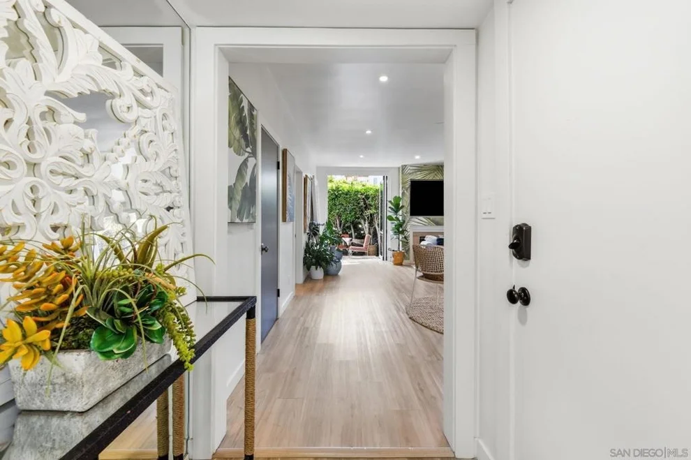 Unit for sale at 404 Bonair Street, La Jolla, CA 92037