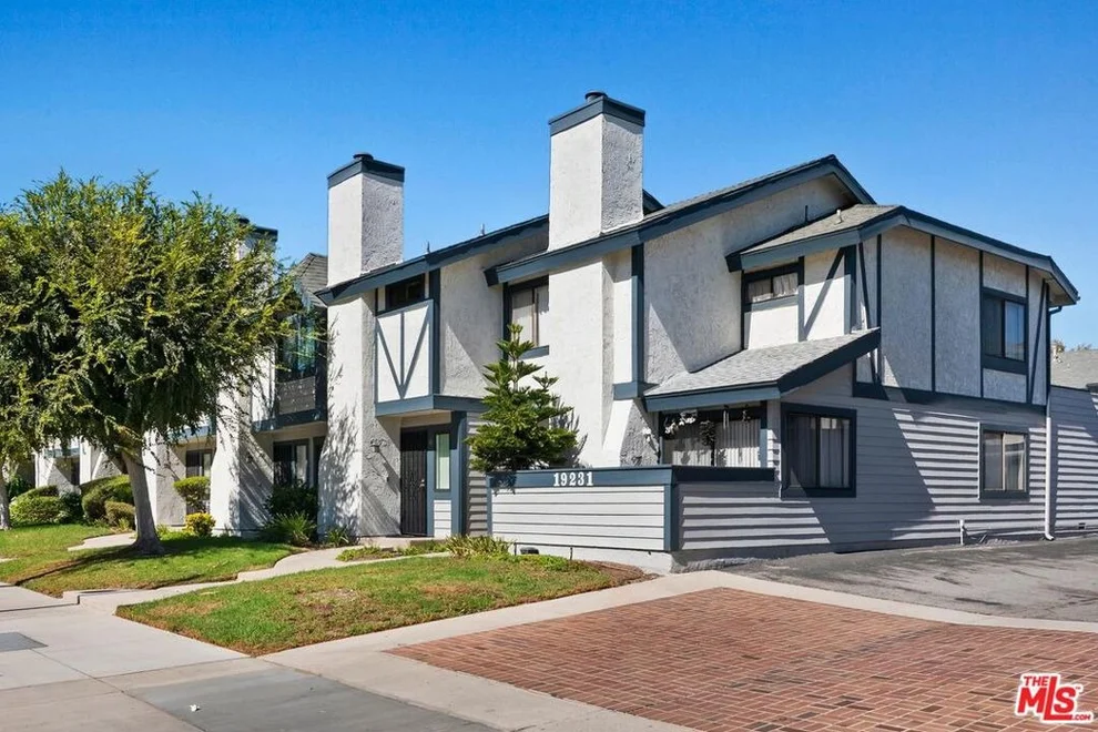 Unit for sale at 19221 Sherman Way, Reseda, CA 91335