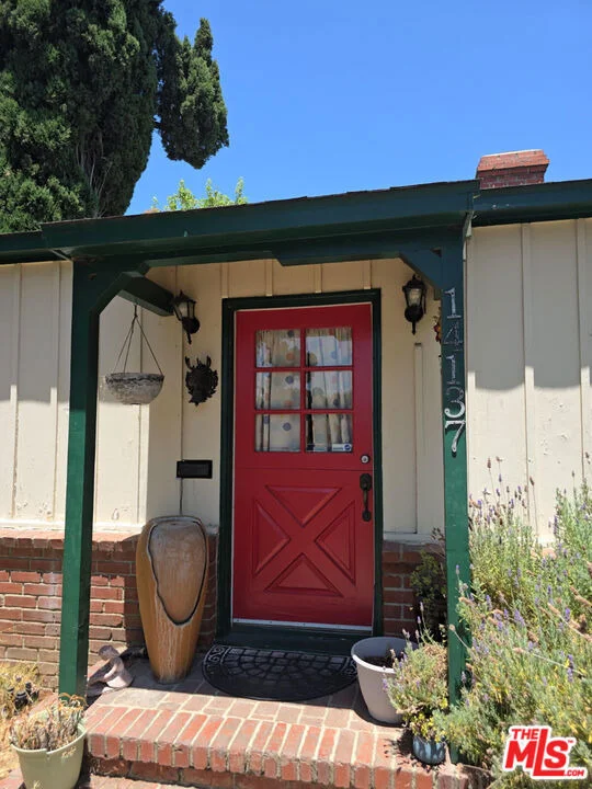 Unit for sale at 14137 Hamlin Street, Los Angeles, CA 91401