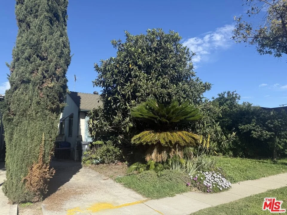 Unit for sale at 2413 Denmead Street, Lakewood, CA 90712