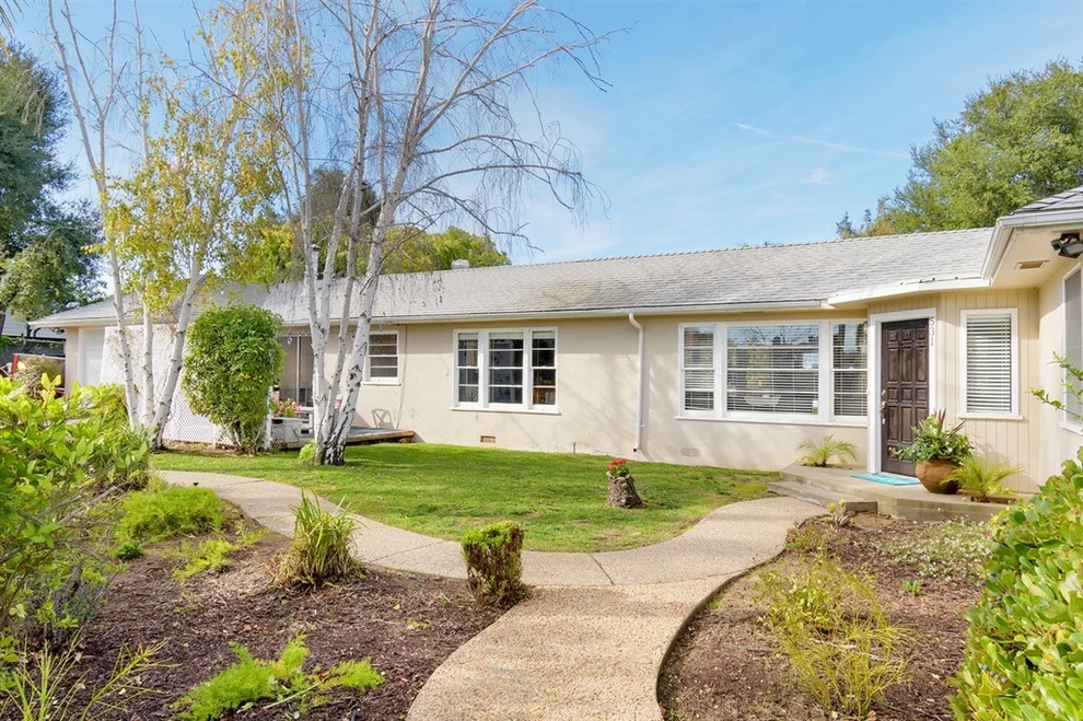 Unit for sale at 531 W Citracado Pkwy, Escondido, CA 92025