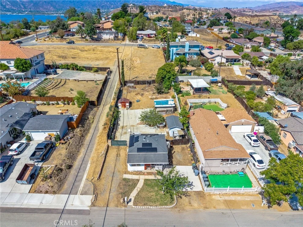 Unit for sale at 307 N Lowell, Lake Elsinore, CA 92530