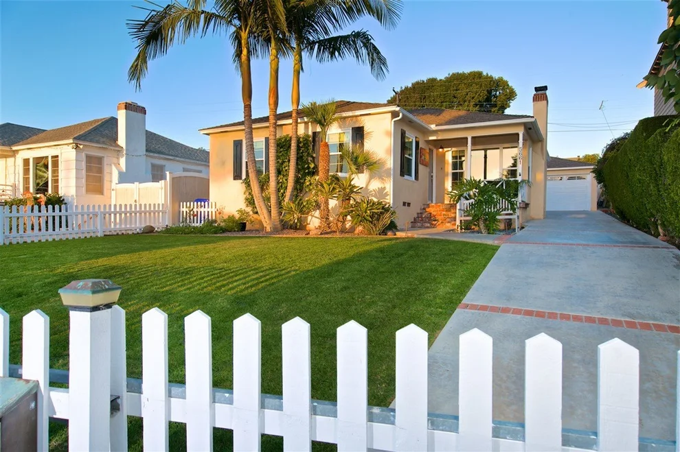 Unit for sale at 5661 Beaumont Ave, La Jolla, CA 92037