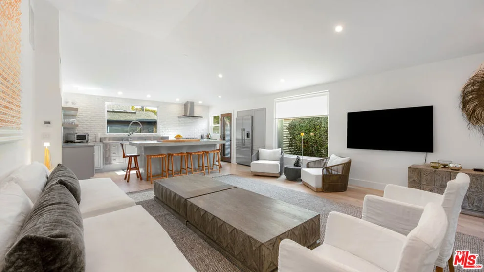 Unit for sale at 720 Angelus Place, Venice, CA 90291