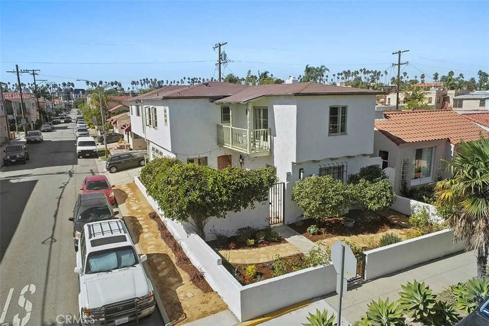 Unit for sale at 141 Park Avenue, Long Beach, CA 90803