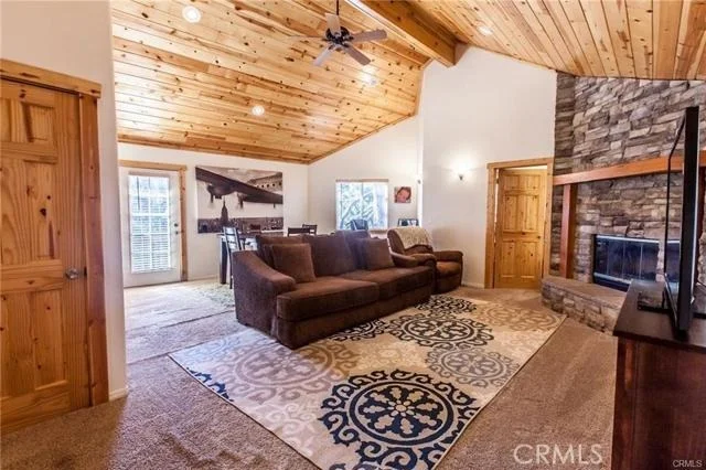 Unit for sale at 811 W Victoria Court, Lake Arrowhead, CA 92352