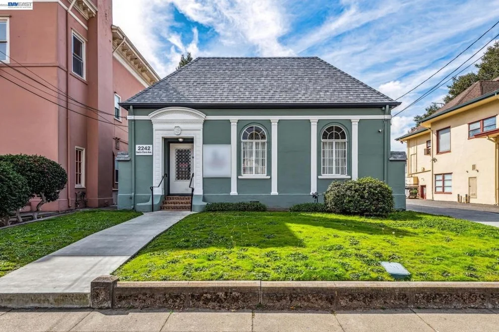 Unit for sale at 2242 Santa Clara Ave, Alameda, CA 94501