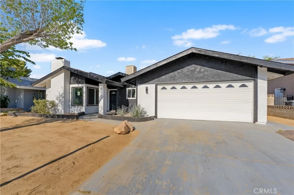 Unit for sale at 44934 Hanstead, Lancaster, CA 93535