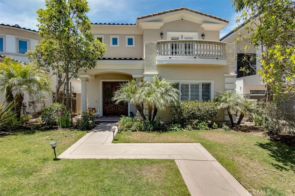 Unit for sale at 511 S Lucia Avenue, Redondo Beach, CA 90277