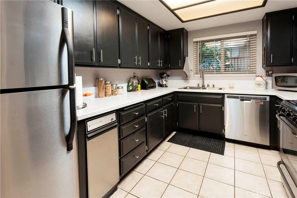 Unit for sale at 2001 E 21st Street, Signal Hill, CA 90755