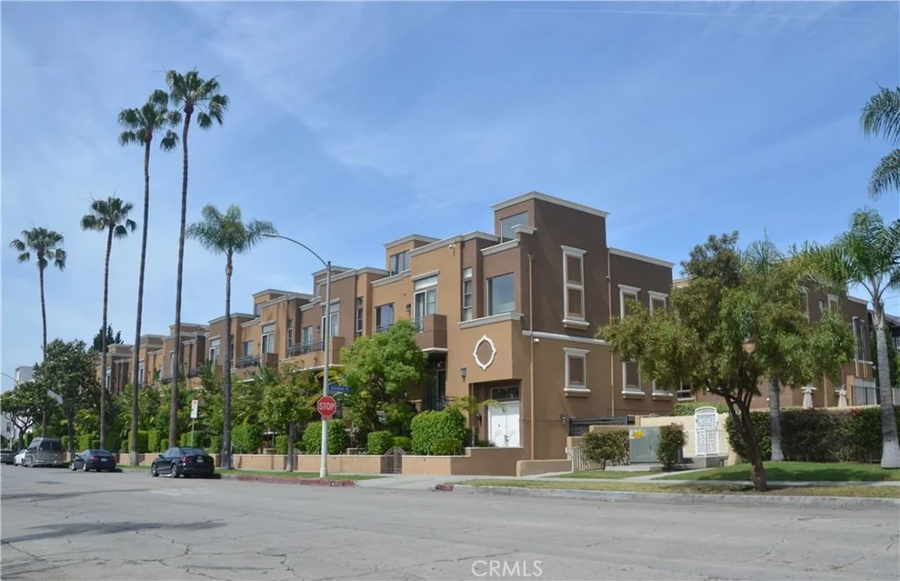 Unit for sale at 681 S Norton Avenue, Los Angeles, CA 90005