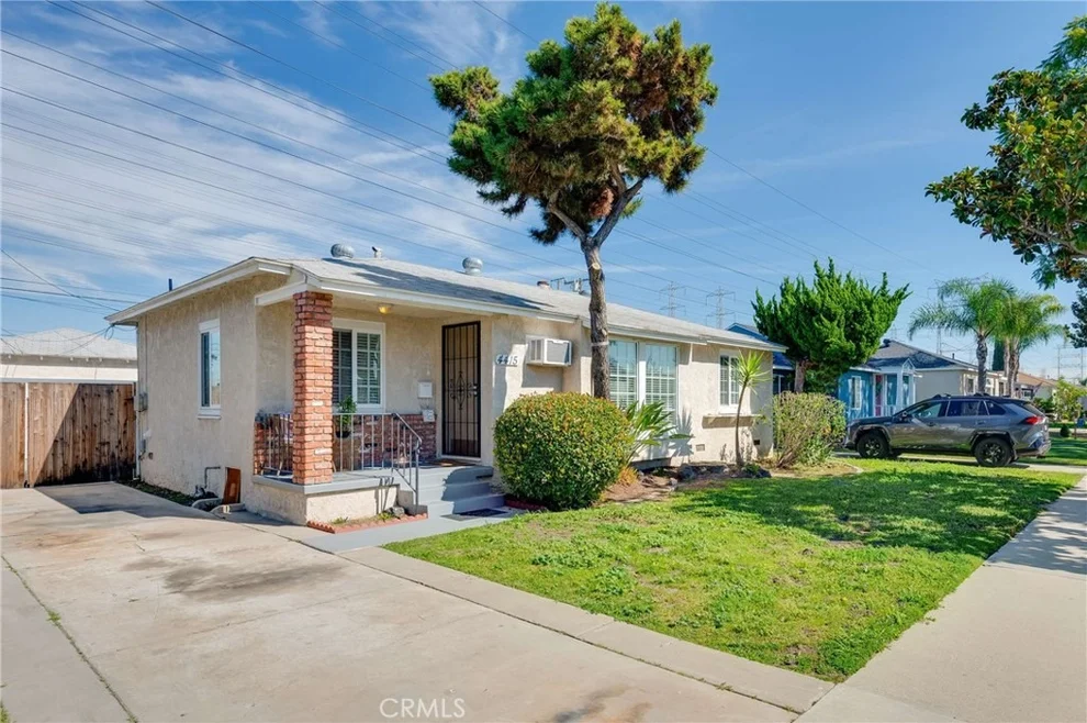 Unit for sale at 4415 Ashworth, Lakewood, CA 90712