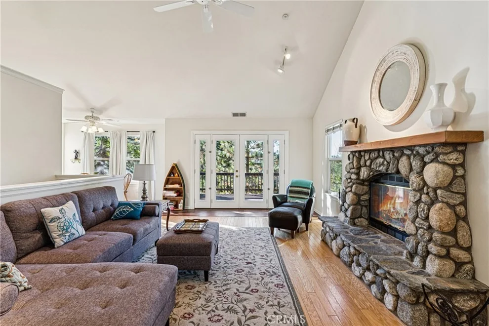 Unit for sale at 305 Summit Road, Lake Arrowhead, CA 92352
