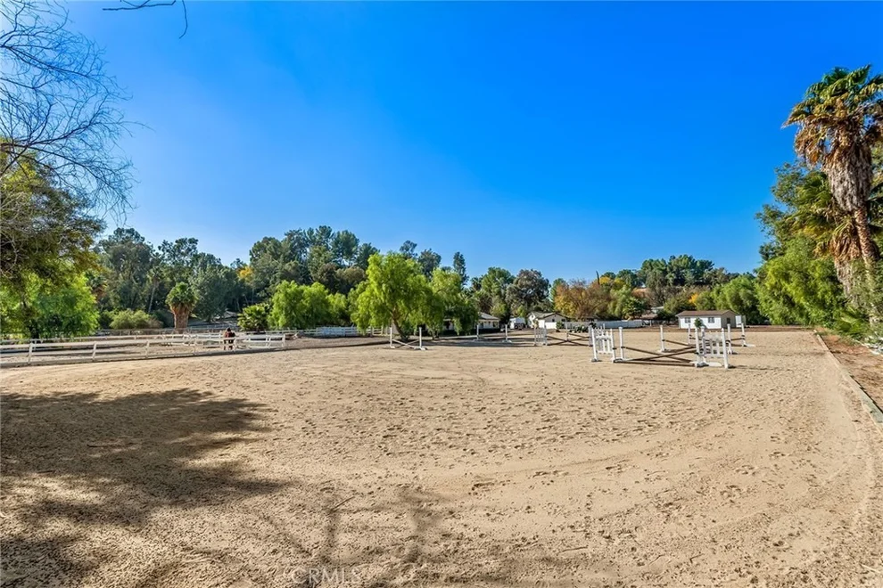 Unit for sale at 5547 PARADISE VALLEY Road, Hidden Hills, CA 91302