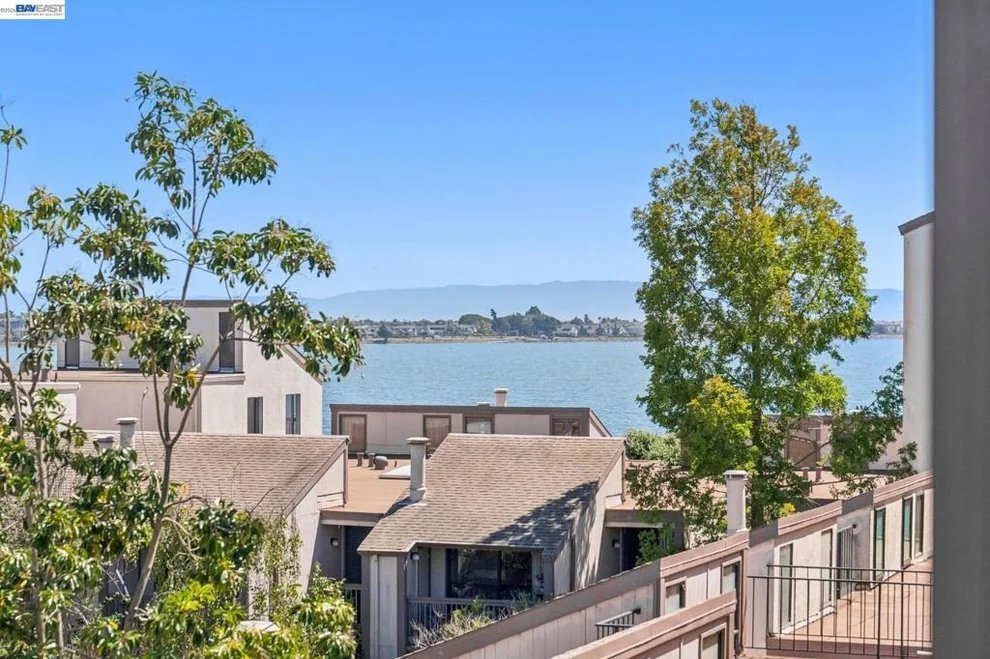 Unit for sale at 2101 Shoreline Dr, Alameda, CA 94501